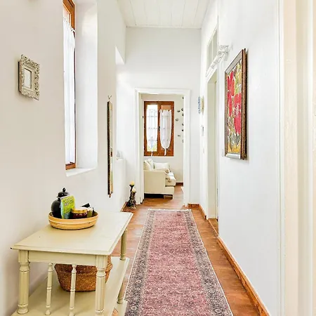 Macrahouse شقة